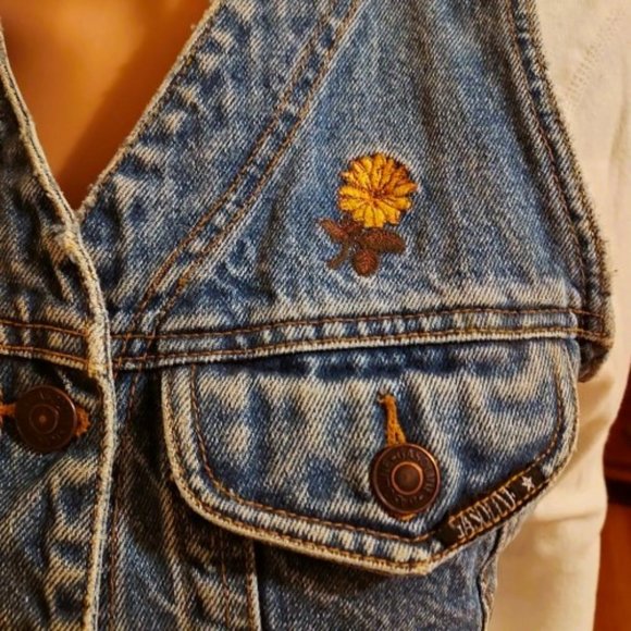 VINTAGE GASOLINE IND. C0.MEDIUM WASH EMBROIDERED DENIM VEST SIZE L - Picture 2 of 6